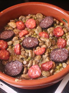Una foto de Habas con chorizo y morcilla de Burgos (España)