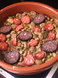 Una foto de Habas con chorizo y morcilla de Burgos (España)