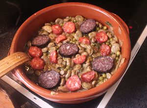 Foto principal de Habas con chorizo y morcilla de Burgos (España)
