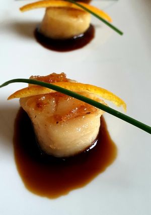Szent Jakab kagyló narancsos szójaszószban recept fotója