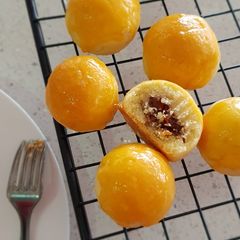 A picture of Pineapple Tarts.