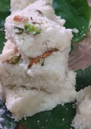 અમૃત પાક (Amrut Paak Recipe In Gujarati) રેસીપી મુખ્ય ફોટો