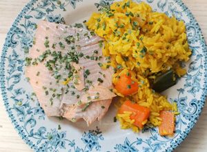 Une photo de Filets de truite avec son riz aux légumes et curcuma au Cook Expert