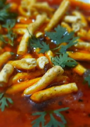 રતલામી સેવ ટામેટા (Ratlami Sev Tomato Recipe In Gujarati) રેસીપી મુખ્ય ફોટો