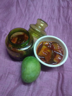 ગોળ કેરી નું અથાણું (Gol Keri Athanu Recipe In Gujarati) રેસીપી મુખ્ય ફોટો