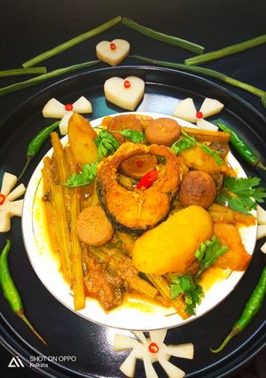 ডাঁটা বেগুন দিয়ে কাতলা মাছের ঝোল (Data begun diye katla machher jhol recipe in bengali) রেসিপির প্রধান ছবি