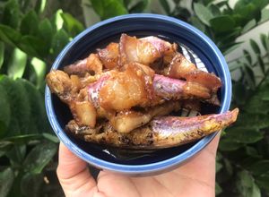 Hình của món Cá phèn kho tóp mỡ.