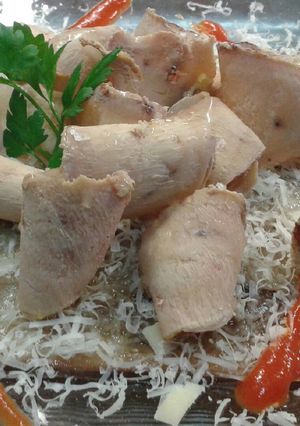 Una foto de Berenjena confitada con foie y queso gruyere