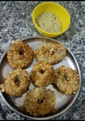 साबूदाना वड़े (sabudana vade recipe in Hindi) रेसिपी मुख्य फोटो
