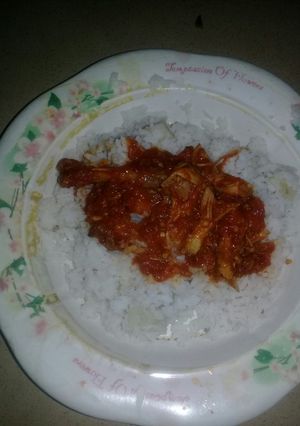 Shinkafa da miyar stew da naman kaza ainihin hoton girkin