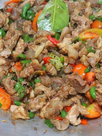 Langkah Mudah untuk Menyiapkan Oseng mercon daging&amp;tulang muda sapi Rumahan