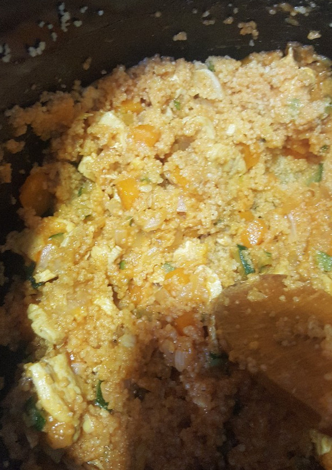 Una foto de Cus cus con verduras y pollo