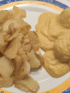 Una foto de Salsa de almendras con albóndigas
