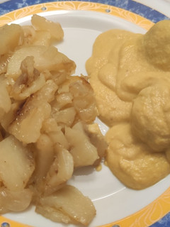 Una foto de Salsa de almendras con albóndigas
