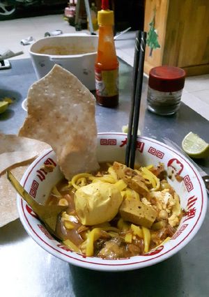 Hình của món Mì quảng cá thu.