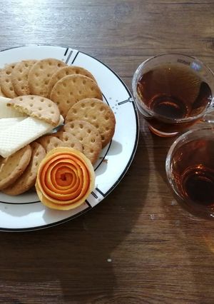 عکسی از دستور چای دارچینی با بیسکوبیت