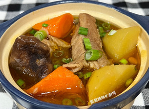 韓式馬鈴薯排骨湯 的食譜成品照片