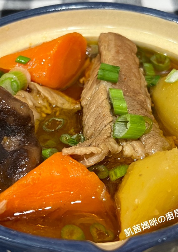 韓式馬鈴薯排骨湯 的食譜成品照片