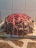 Torta deleite con triple rellenos decorada con ganache de chocolate blanco y frambuesas