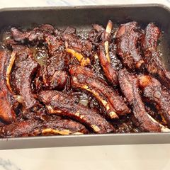A picture of Spare ribs with pineapple and molasses.
