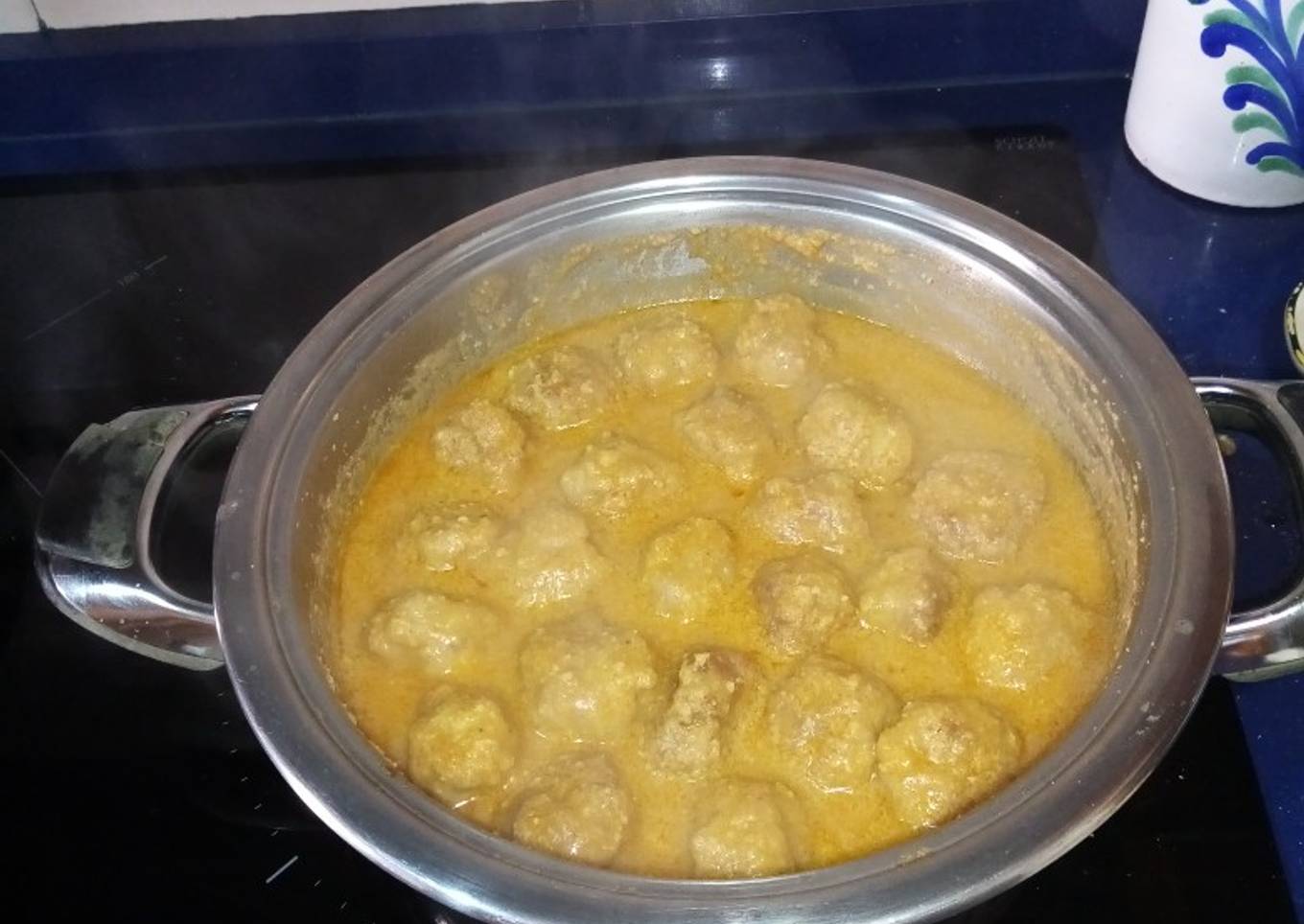 Albóndigas en salsa de almendras