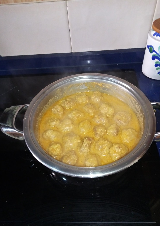 Una foto de Albóndigas en salsa de almendras