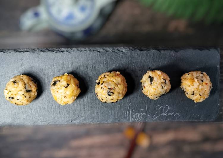 Kimchi rice balls with cheese