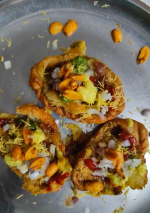 A picture of Jamnagari Spicy Ghughara.