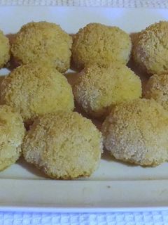 Sajtos rizsgolyók recept fotója