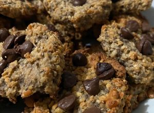 Una foto de Galletas de avena con chips saludables