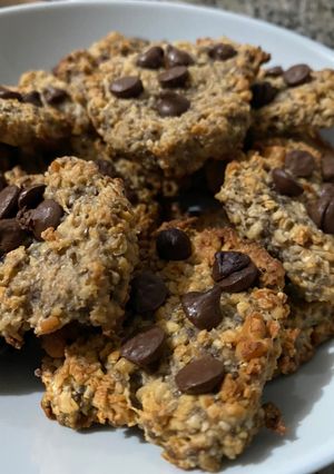 Una foto de Galletas de avena con chips saludables