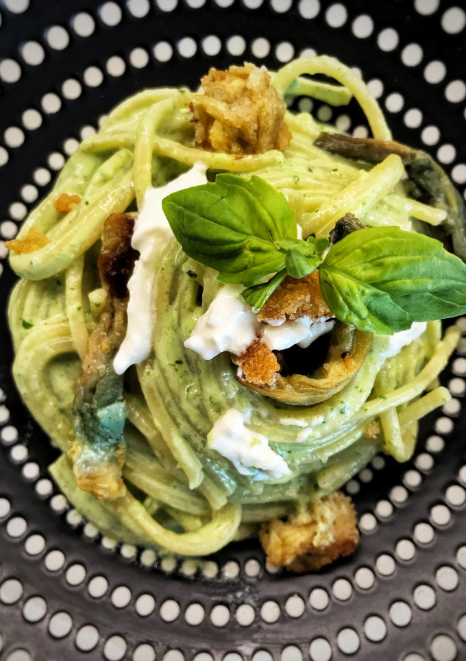 Foto di Spaghetti con crema di burrata e melanzane fritte