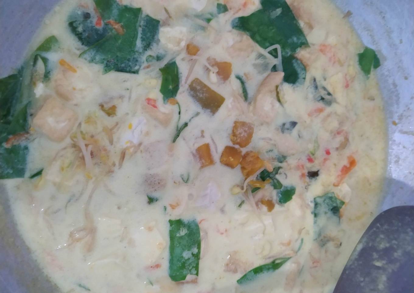Sayur labu kuning, tahu, cambah kedelai dan daun melinjo