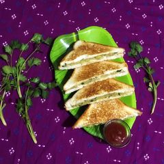 A picture of Coriander flavoured Potato Sandwich.