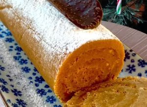 Foto di Rotolo di Pandoro con crema di Speculoos e Granella di Nocciole