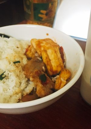 Hình của món Gymer: Đậu thịt sốt cà chua cơm trắng.