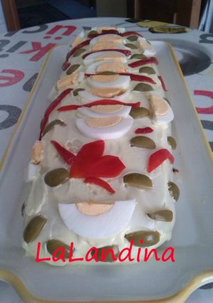 Una foto de Brazo gitano de ensaladilla rusa