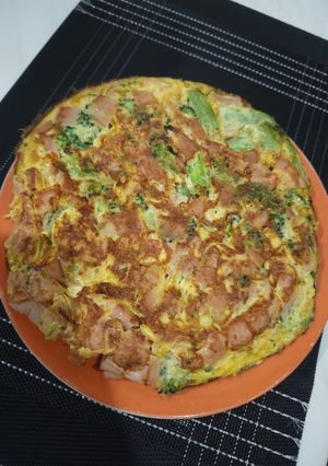 Una foto de Torta de huevo con Brócoli y Jamón
