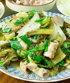 lòng heo xào dưa chua