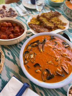 Una foto de Mejillones en salsa aromatizada de tomate