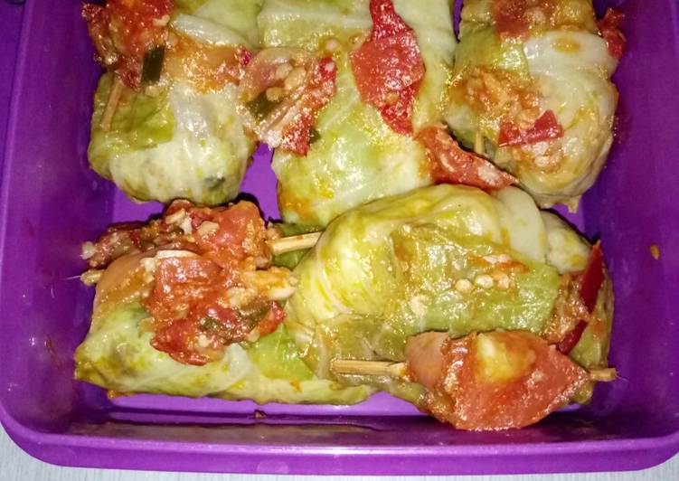 Rahasia Membuat Nasi daging telur gulung kubis+saus merah, Enak Banget