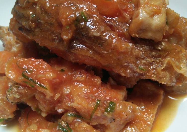 Resep Ikan bumbu tomato yang Enak