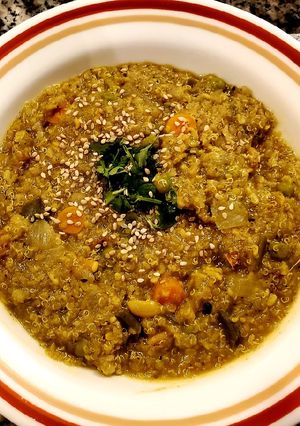 કીન્વા ખીચડી (Quinoa Khichdi Recipe In Gujarati) રેસીપી મુખ્ય ફોટો
