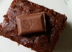 Φωτογραφία της συνταγής Κέικ με πλούσια σοκολάτα γάλακτος και λικέρ Baileys, χωρίς μίξερ!