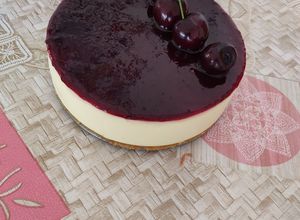 Foto principal de Tarta de queso, chocolate blanco y mermelada de cerezas 🍒