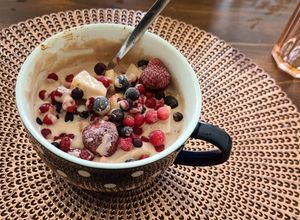 Hình của món Ăn sáng đủ dinh dưỡng bằng sữa chua.