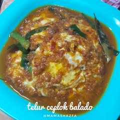 A picture of Telur ceplok balado.