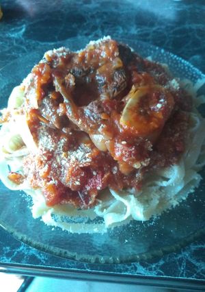 Una foto de Estofado de carne con fideos blancos