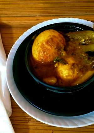 আলু বেগুন দিয়ে ডিমের ঝোল(aloo begun diye dimer jhol recipe in bengali) রেসিপির প্রধান ছবি