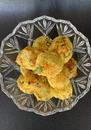 મુંગ દાળ મસાલા ઈડલી (Moong Dal Masala Idli Recipe In Gujarati) રેસીપી મુખ્ય ફોટો